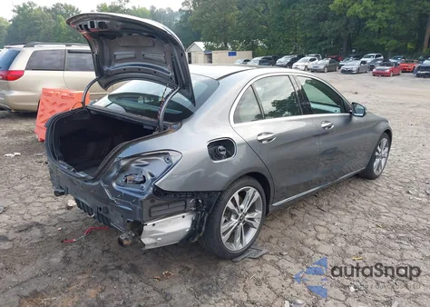 2018 Mercedes-Benz C 300 из США, поврежденный, VIN 55SWF4JB2JU248297